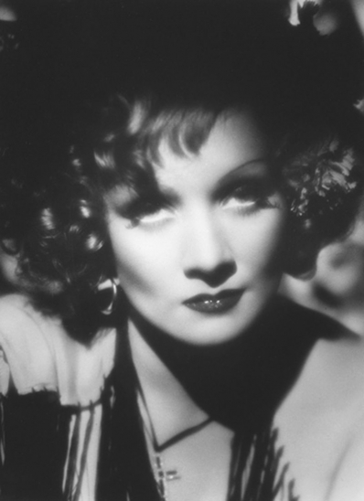 Hommage to Marlene Dietrich. 
Lucien Clergue collection. 
© Lucien Clergue 2011